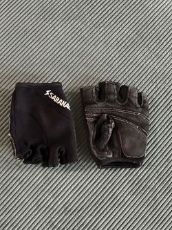 Women’s Softball Gloves