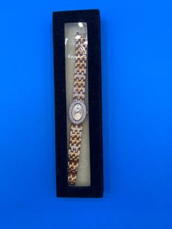 Elizabeth Taylor white diamonds Quartz analog oval dress watch