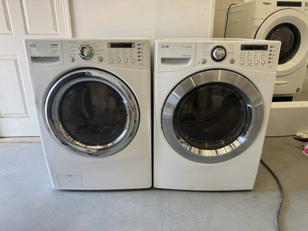 π LG Washer And Dryer Set($600)