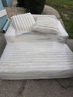 Lounge chaise like new
