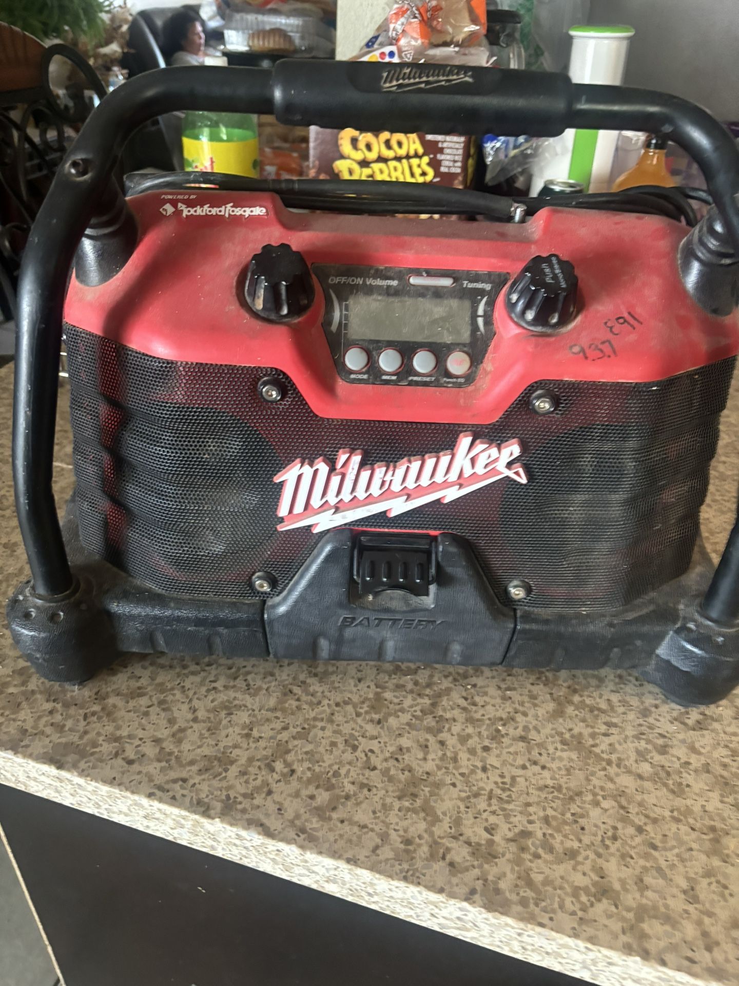 Milwaukee Speaker With Battery Charge