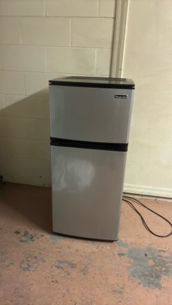 Magic Chef mini Fridge