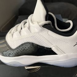 Air Jordan 11 CMFT low Size5.5youth/size 7 Women