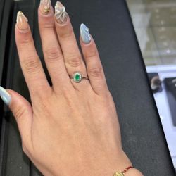 14kt White Gold Emerald Diamond Ring 