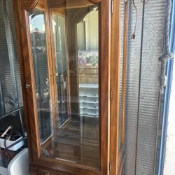 HERITAGE CURIO CABINET