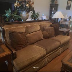 Living Room Suite Like New Purchased From Ashley Furniture No Damage Complete Set Couch Two Chairs two End Tables Coffee Table With Lamps 