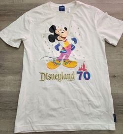 New without tags Disneyland shirt size Medium