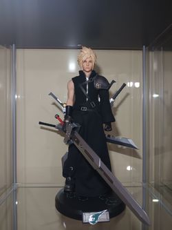 Cloud strife figure