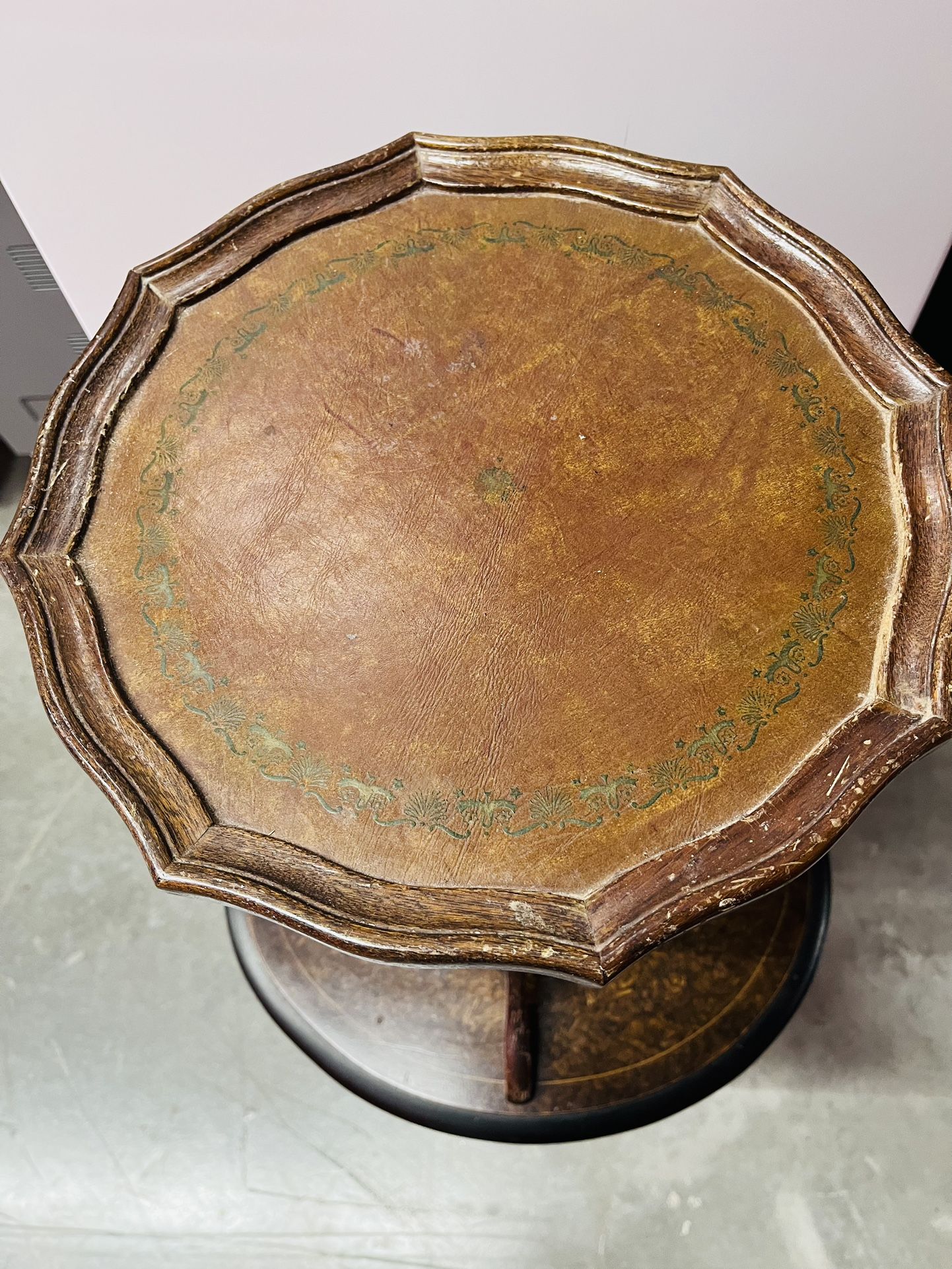 Chippendale, Round Planter Pie Crust Table, Wine Table , Inlaid Decorative Leather Top, Vintage