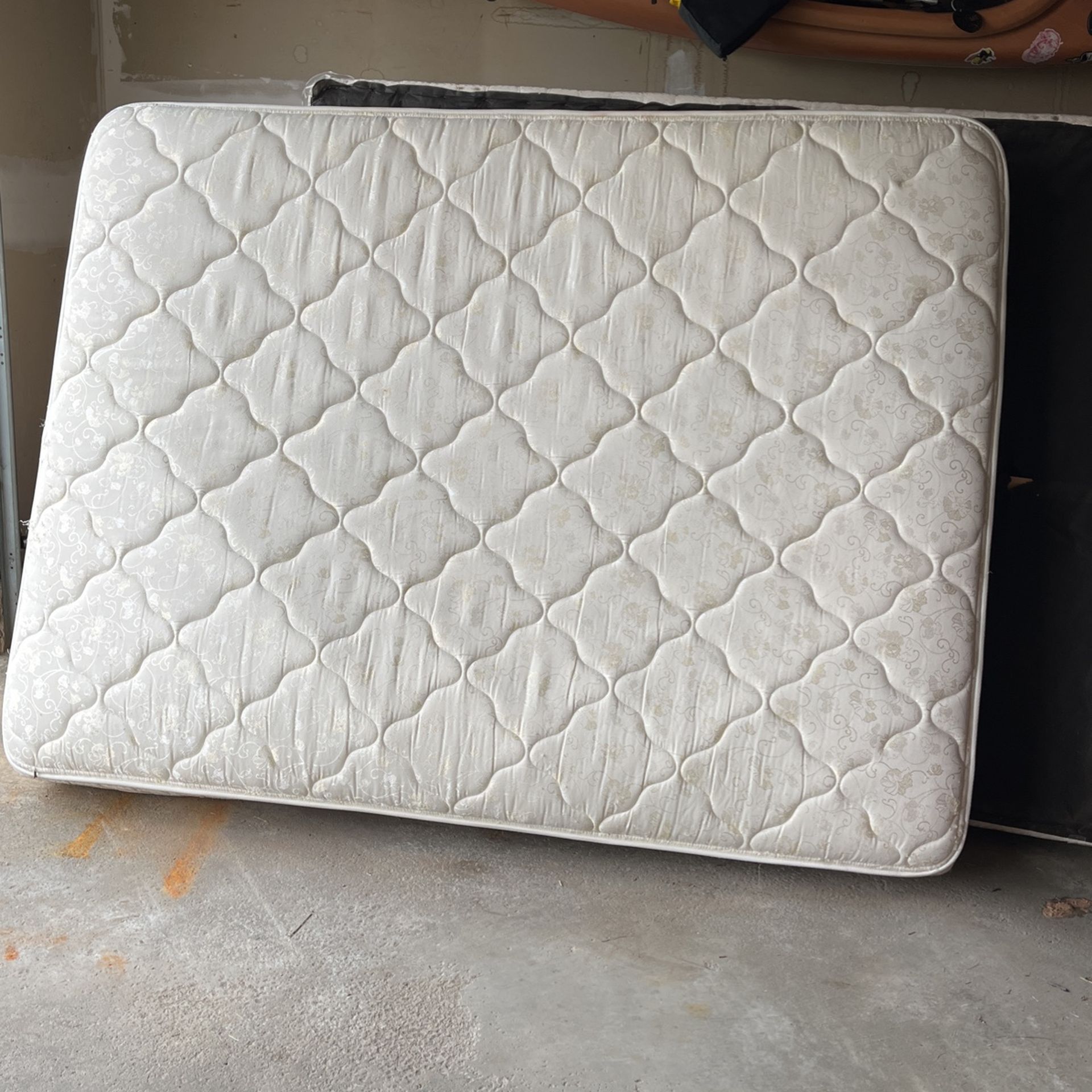 Queen Size Box Spring & Mattress for Sale in North Tonawanda, NY OfferUp