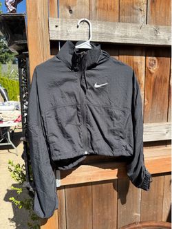 Women’s Cropped Nike Jacket.