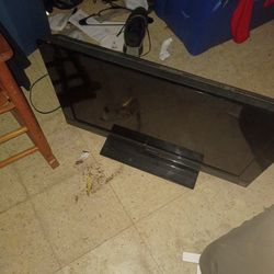 Clock and cd https://offerup.com/redirect/?o=cGxheWVyLnR2