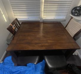 Kitchen Table + 4 Chairs