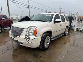 2009 GMC YUKON IN FOR PARTS