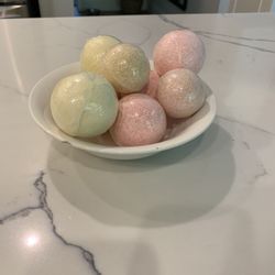 8 Bath Bombs