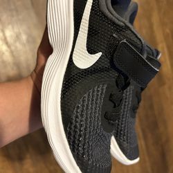 Kids Nikes Size 1youth 