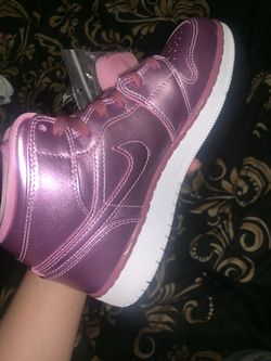 Size 6 Jordan 1 girls metallic pink
