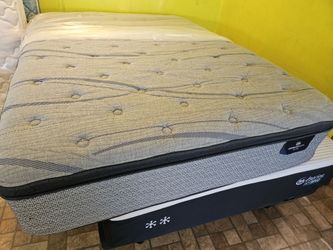 Mattress and box spring queen size