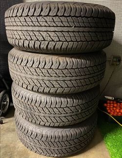 265-70-17 Pirelli Selling a set of 4 tires in excellent condition 🫡