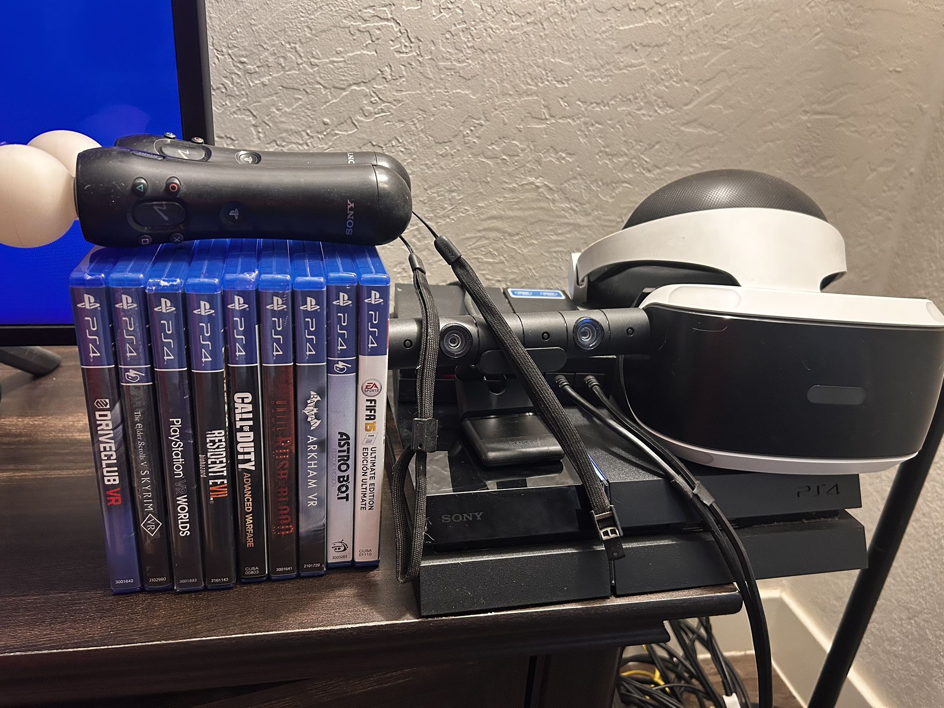 PlayStation 4 PS4 + VR + 2 VR Controllers + 2 Controllers + VR Camera + Games