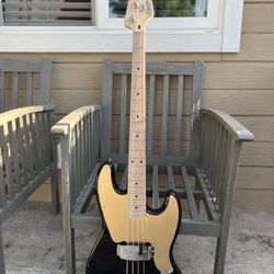 Squier Paranormal Jazz Bass '54 Electric Bass Guitar - Black/Maple