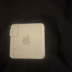61 W A1718  Mac Book Adaptor