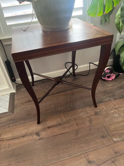 2 wooden end tables
