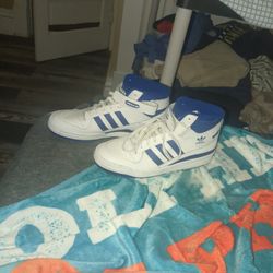 ADIDAS 3 STRIPS.. Blue An White