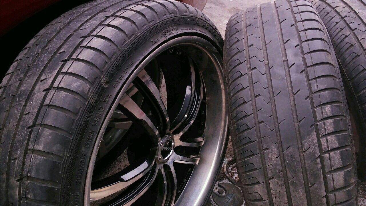 22" Wheels/ Tire package