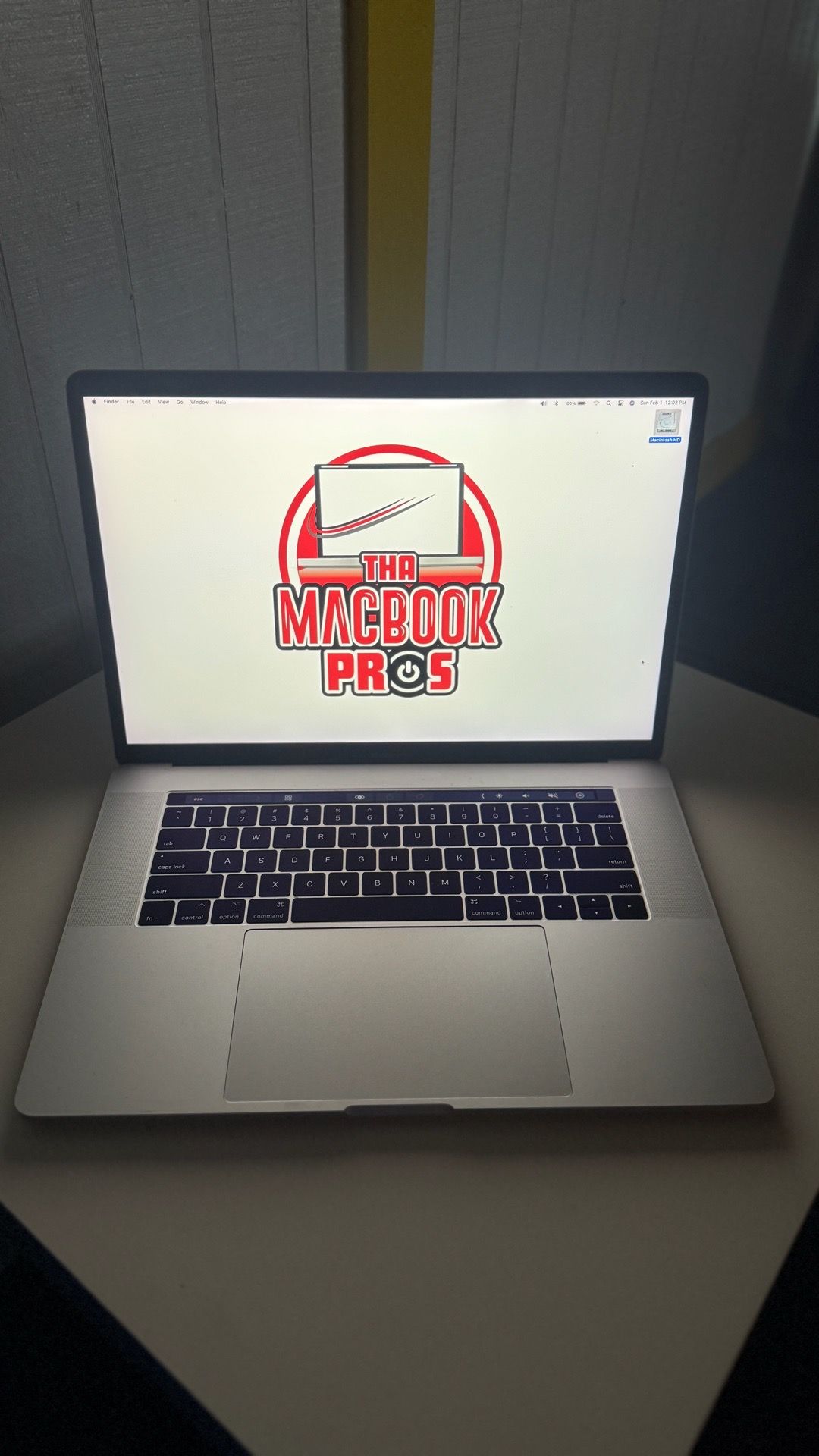 15β 2018 MACBOOK PRO (Retina Display & Touch Bar) Loaded w Software
