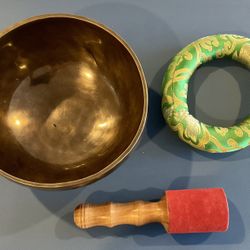 7.5" Hammered Bronze Etched Tibetan Tiger's Eye Full Moon Singing Bowl in Key of D w/ Striker