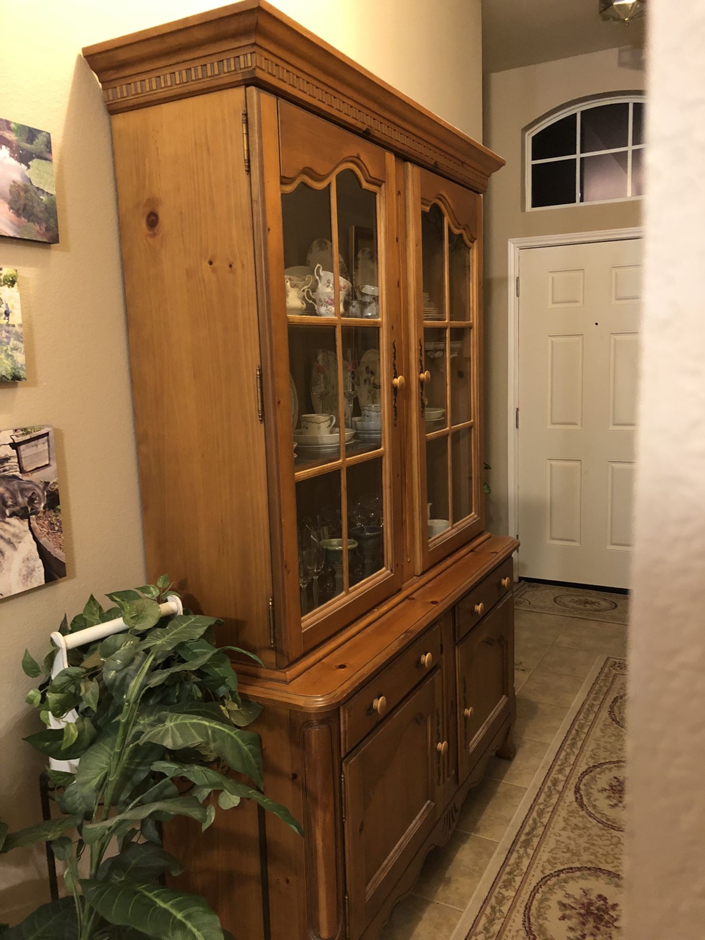 China Cabinet/Hutch