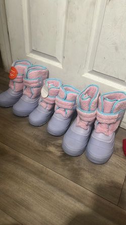 SNOW BOOTS/BOTAS PARA LA NIEVE NUEVAS.