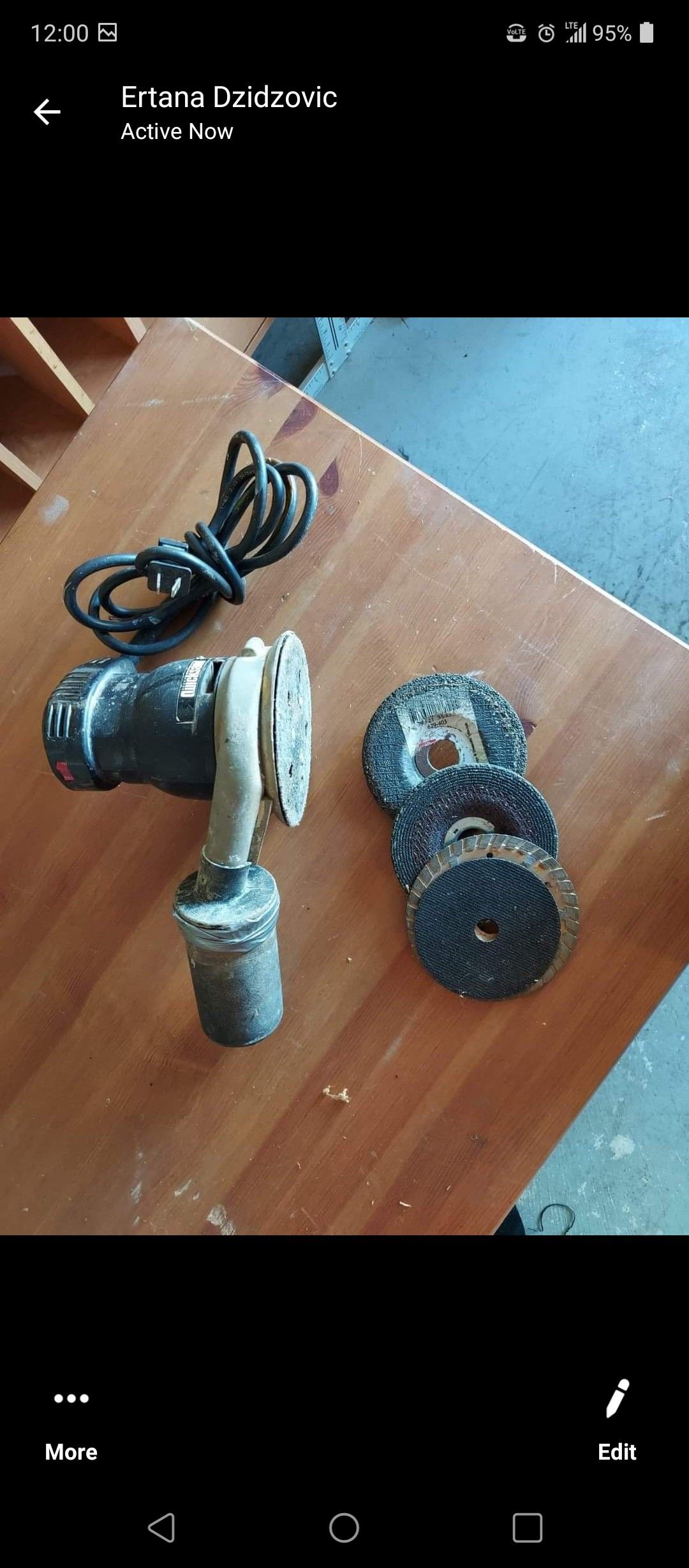 Electric saw w/ 3 extra blade