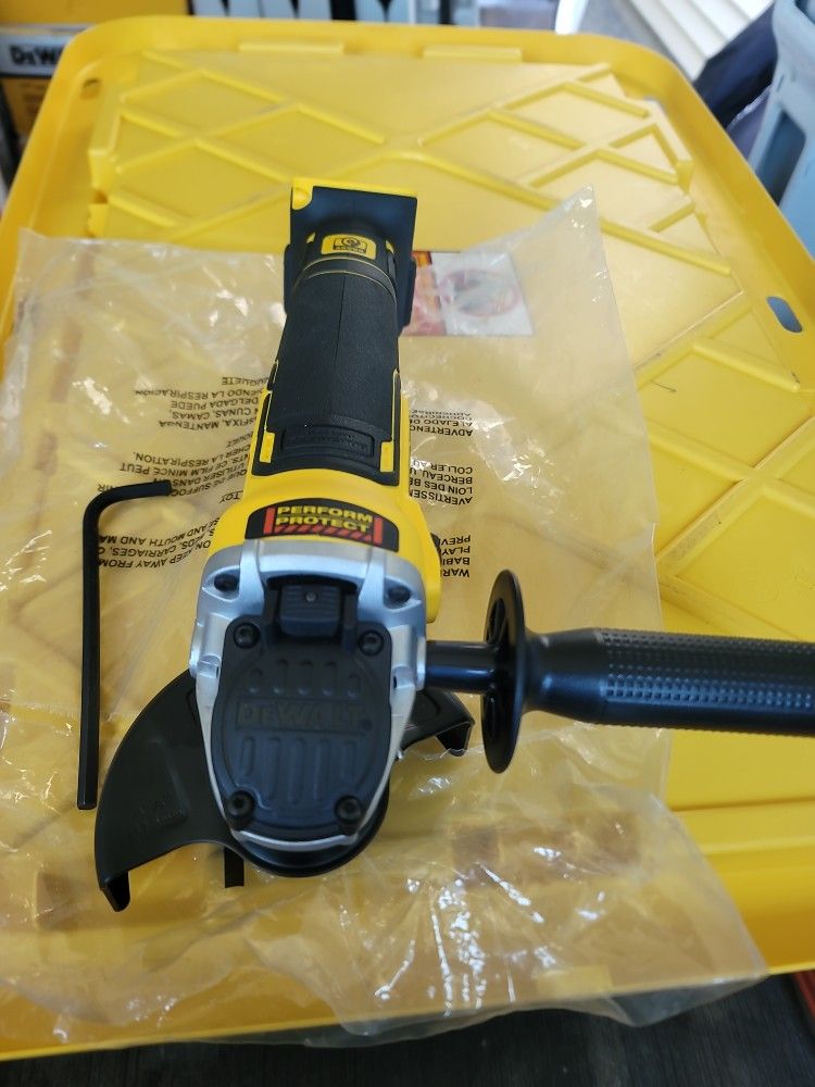 DEWALT 20VMAX XR BRUSHLESS 4-1/2"(115MM) GRINDER NEW (TOOL ONLY)
