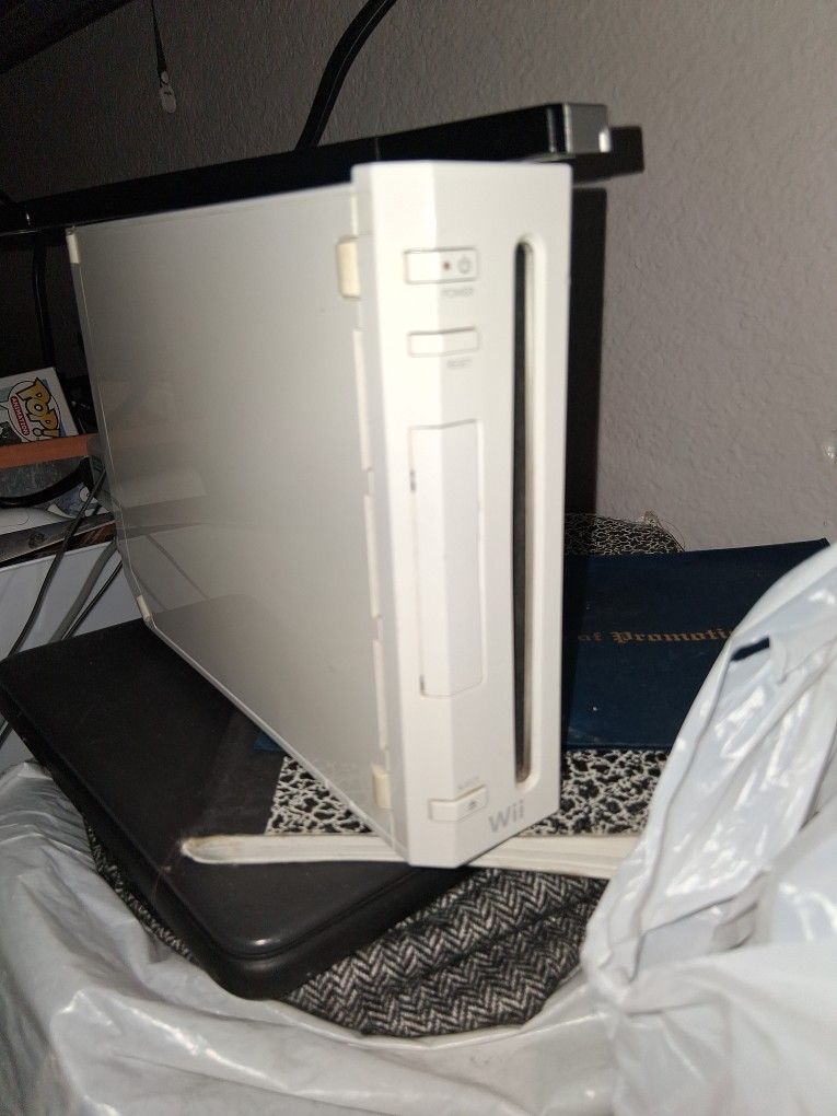 Modded Wii With Controllers