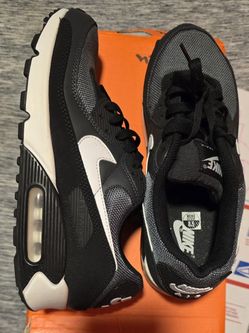 Nike Men's 8.5 Women's Size 10 Shoes Brand New