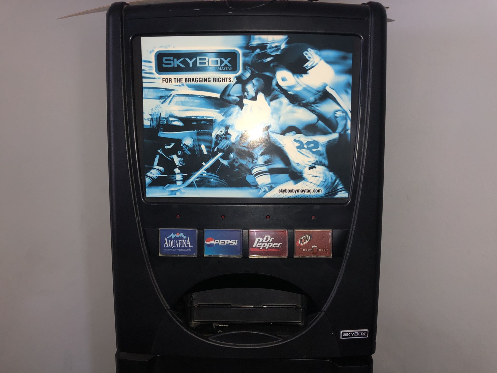 MAYTAG SKYBOX SODA VENDING MACHINE for Sale in Rancho Cucamonga, CA