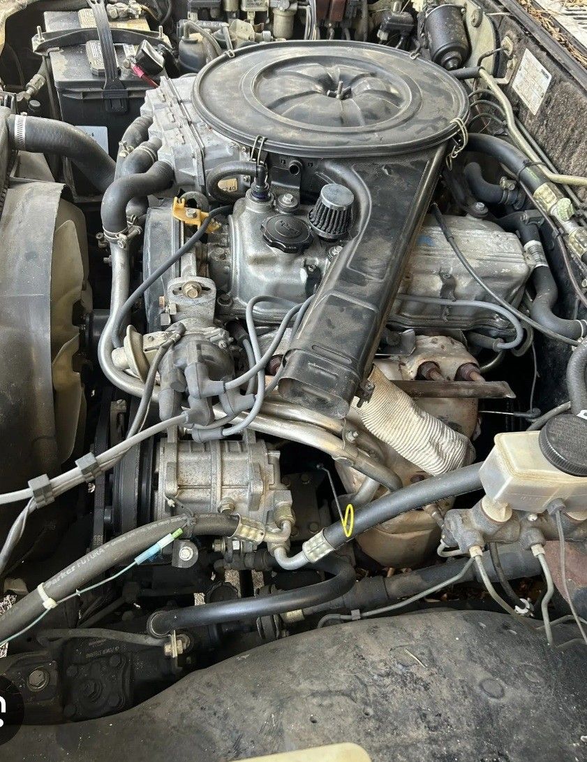 89 Mazda B2200 Engine (complete)