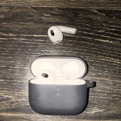 Apple AirPods with Charging Case