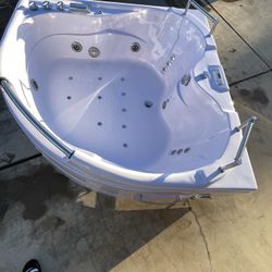 Jacuzzi White Used Only 2-3 Times (led Light, Too Spakers)