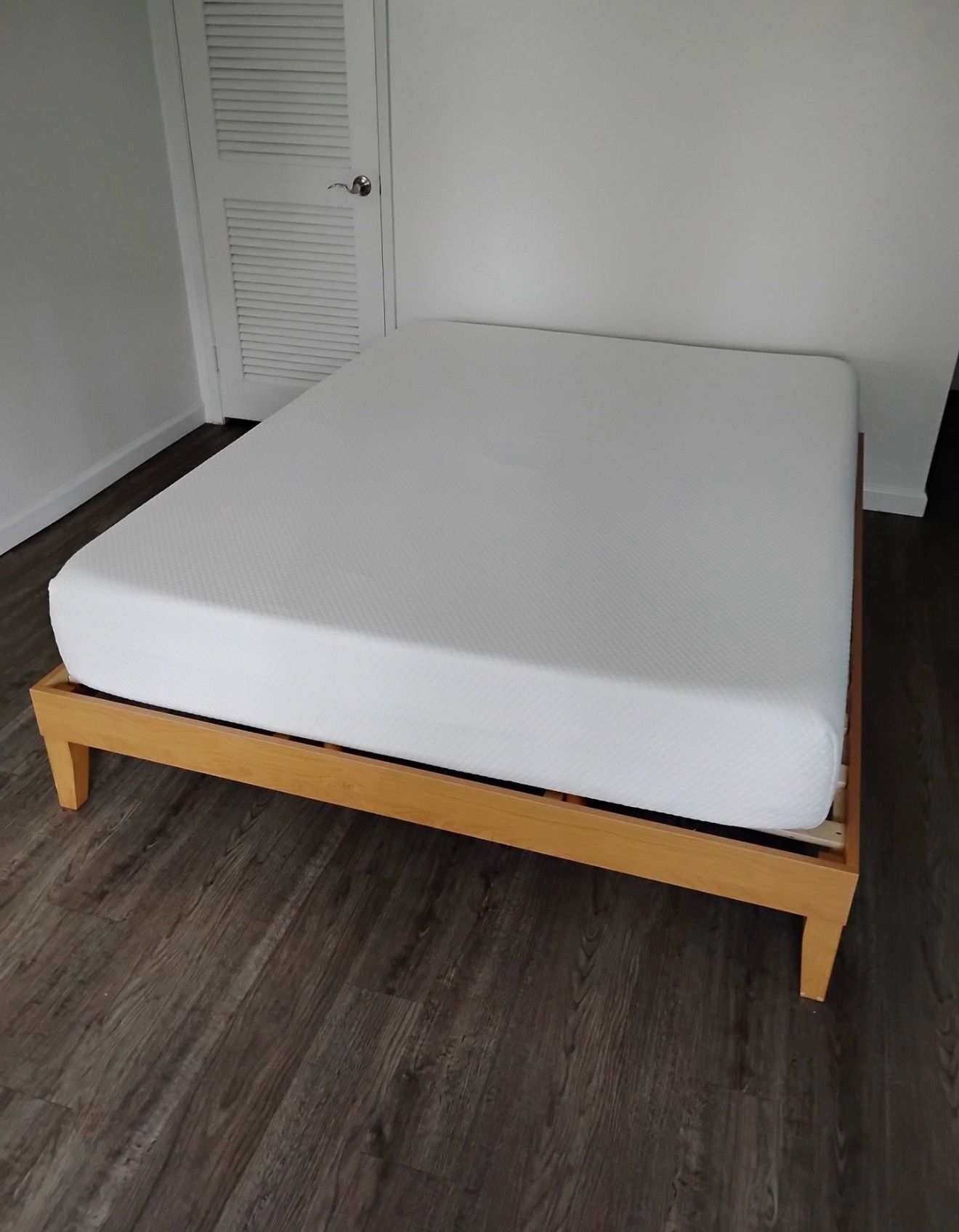 Queen MEMORY BED w/ BAMBOO FRAME