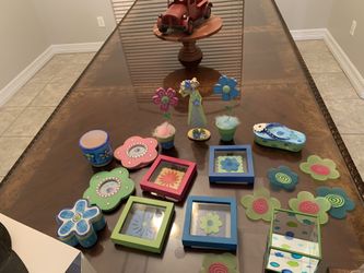 Girls Room Decorations (used)