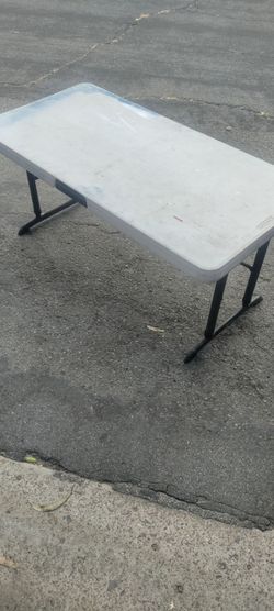 Folding picnic event table