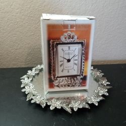 GORGEOUS NIB Fifth Avenue Crystal 4" Square CENTURY Mantle Clock

The product is a luxurious NIB Fifth Avenue Crystal 4" Square CENTURY Mantle Clock. 