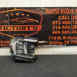 GMC YUKON 2021-2024 RH HEADLIGHT OEM