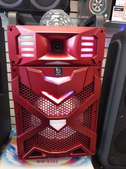 Altavoz de karaoke disponible por $120.