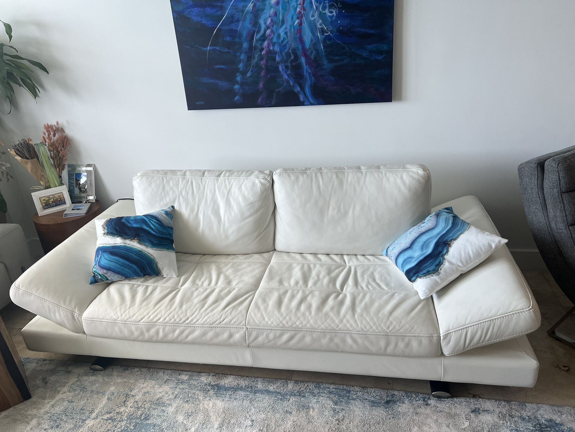  Carlo Perazzi white Leather Couch/futon