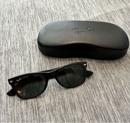 Classic RAY BAN RB2132 901 52mm NEW WAYFARER Black; Green Classic G15