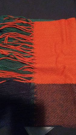 Multicolor fringe end scarf